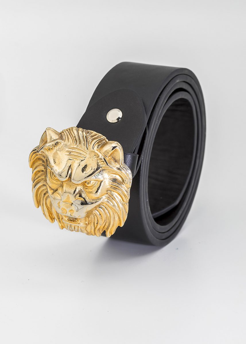 Cinturón negro con hebilla dorada León